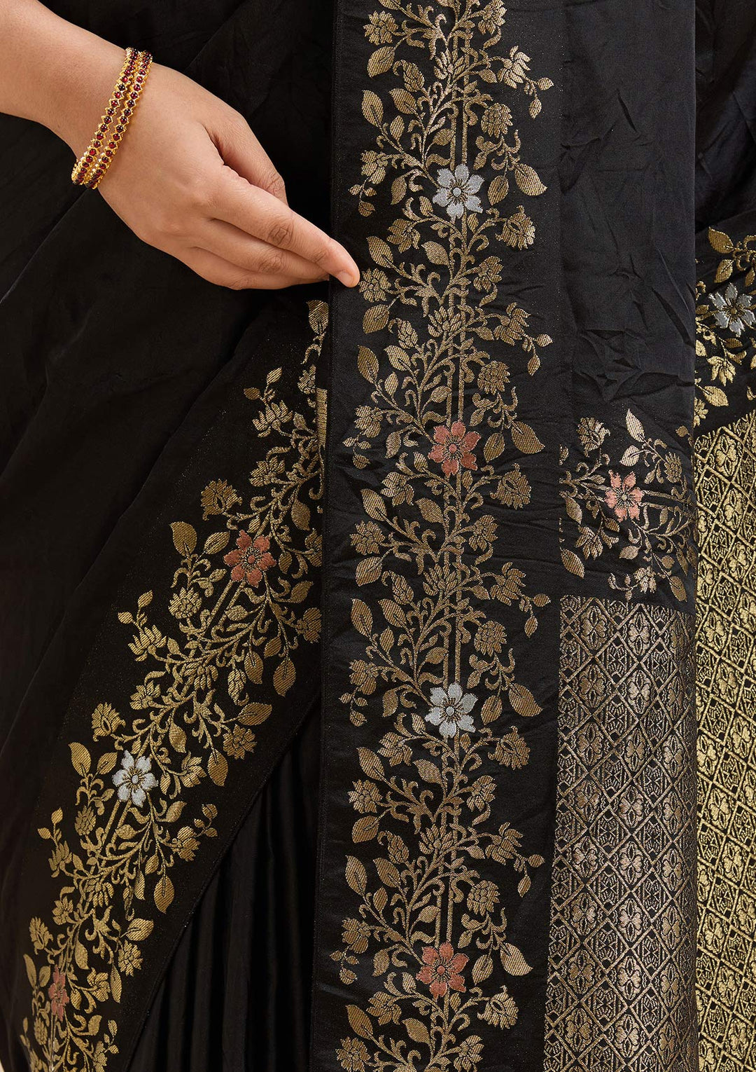 Black Silk Plain Saree With Matching Blouse Piece