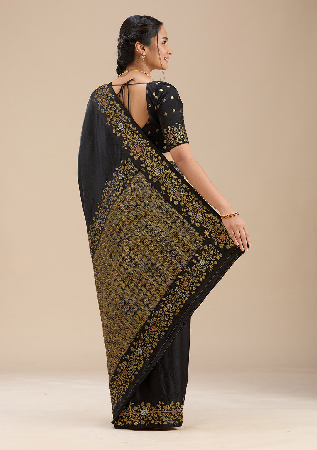 Black Silk Plain Saree With Matching Blouse Piece