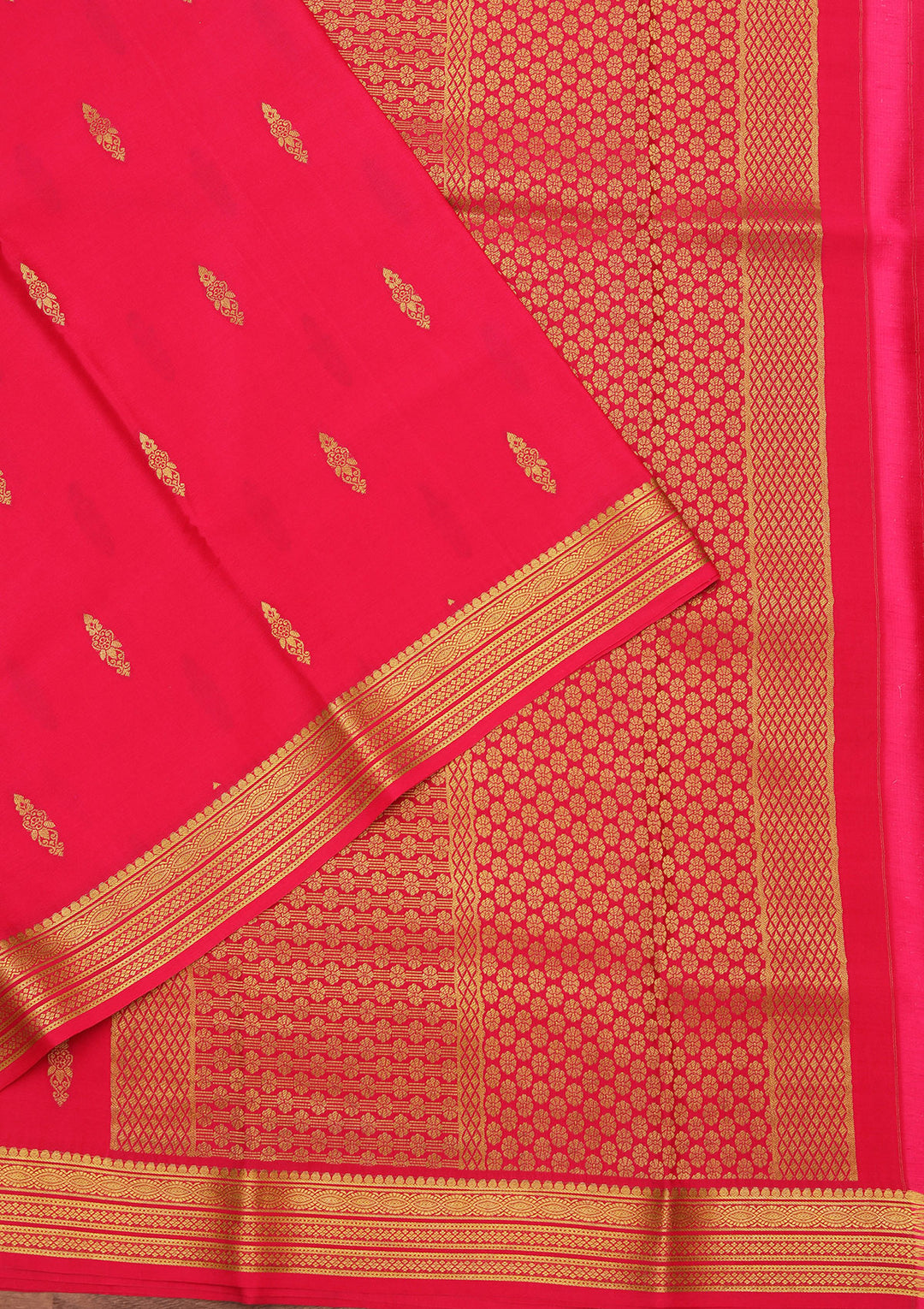 Rani Pink Crepe Buti Saree With Matching Blouse Piece