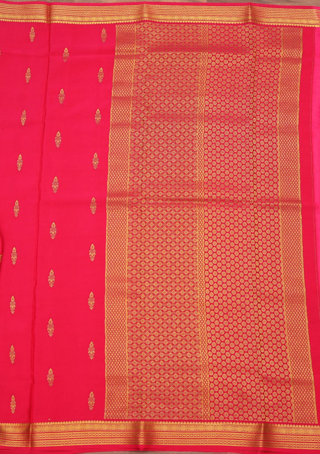 Rani Pink Crepe Buti Saree With Matching Blouse Piece