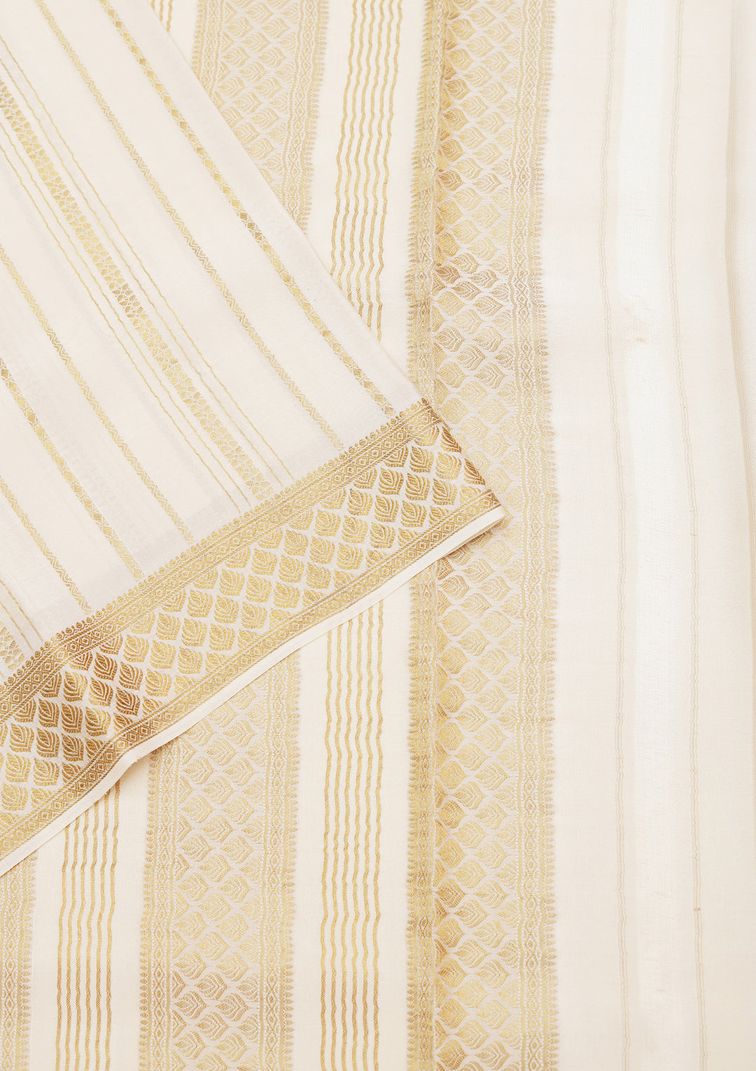 Off White Crepe Stripes Saree With Matching Blouse Piece