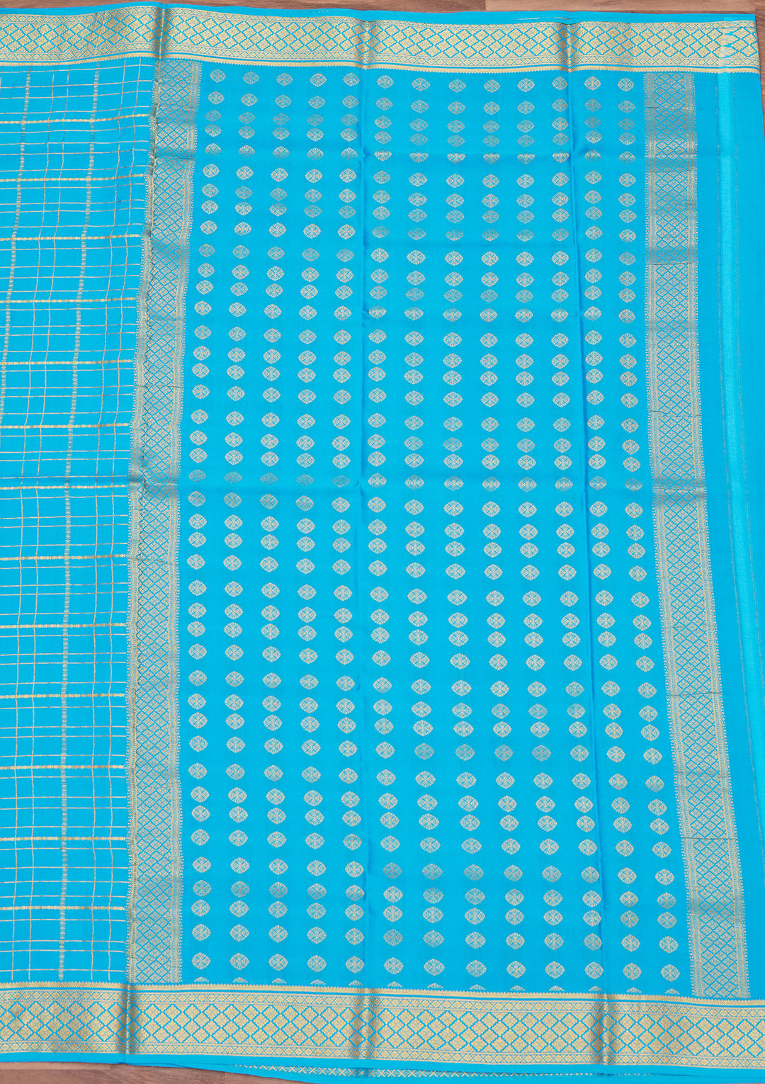 Blue Crepe Checks Saree With Matching Blouse Piece