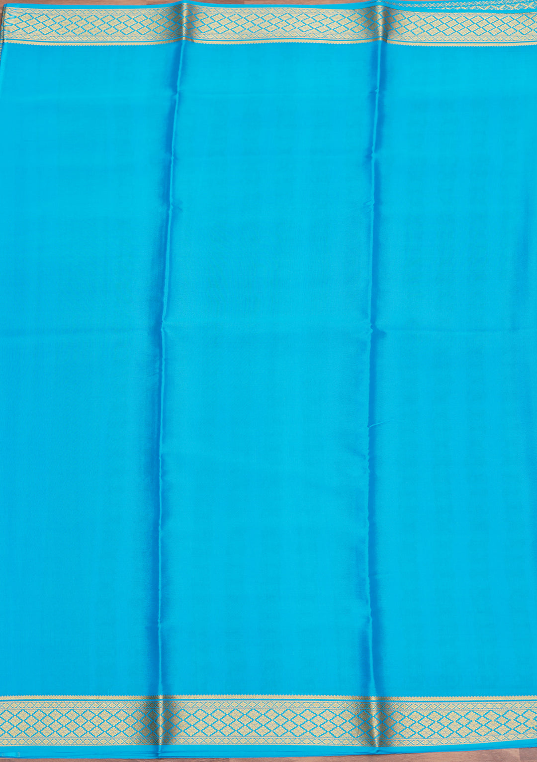 Blue Crepe Checks Saree With Matching Blouse Piece