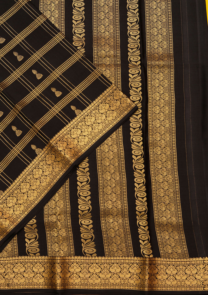 Yellow Crepe Checks Saree With Matching Blouse Piece