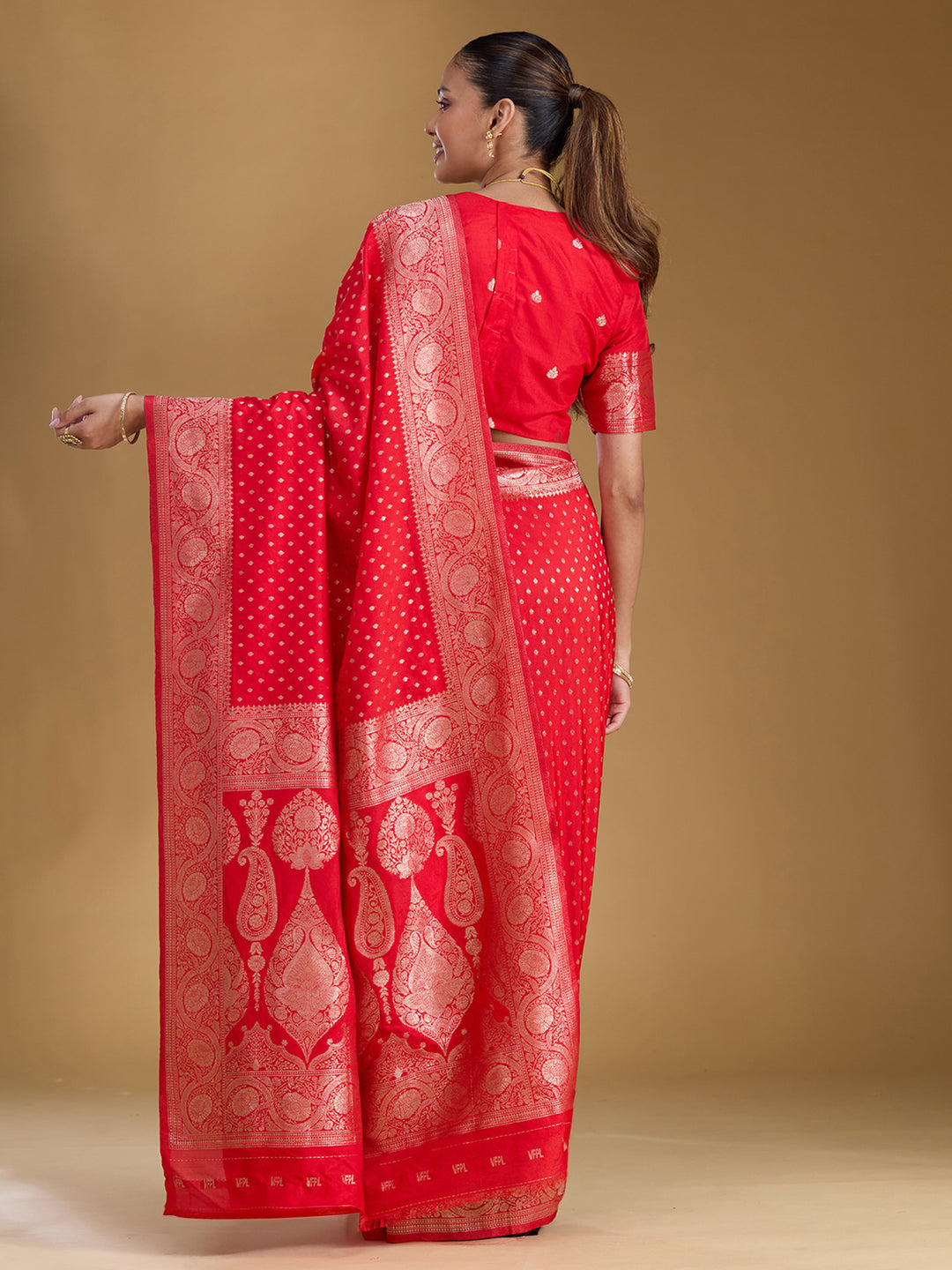 Red Silk Buti Zariwork Saree With Matching Blouse Piece