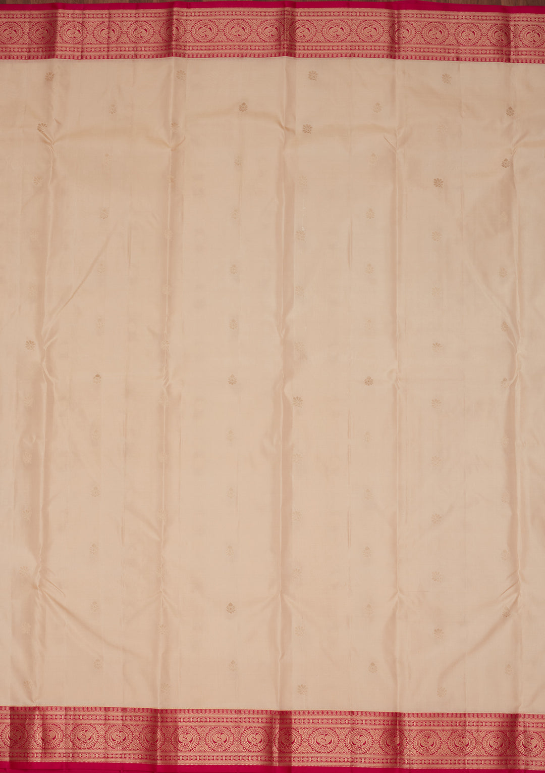 Off White Silk Buti Saree With Matching Blouse Piece