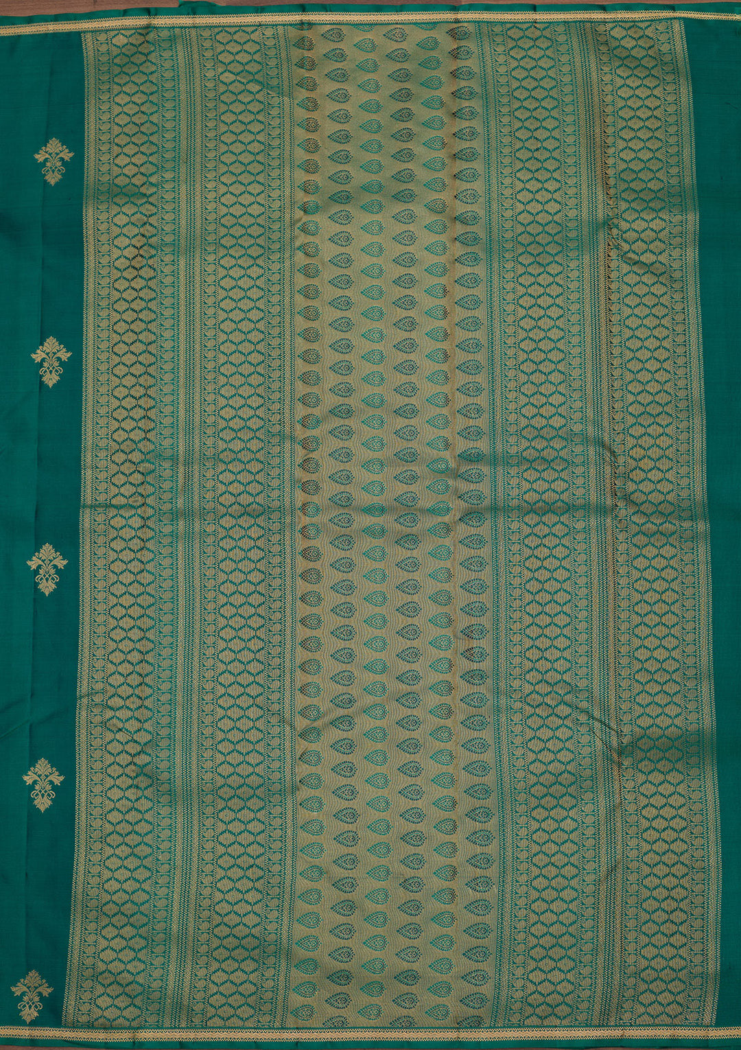 Rama Green Silk Buti Saree With Matching Blouse Piece