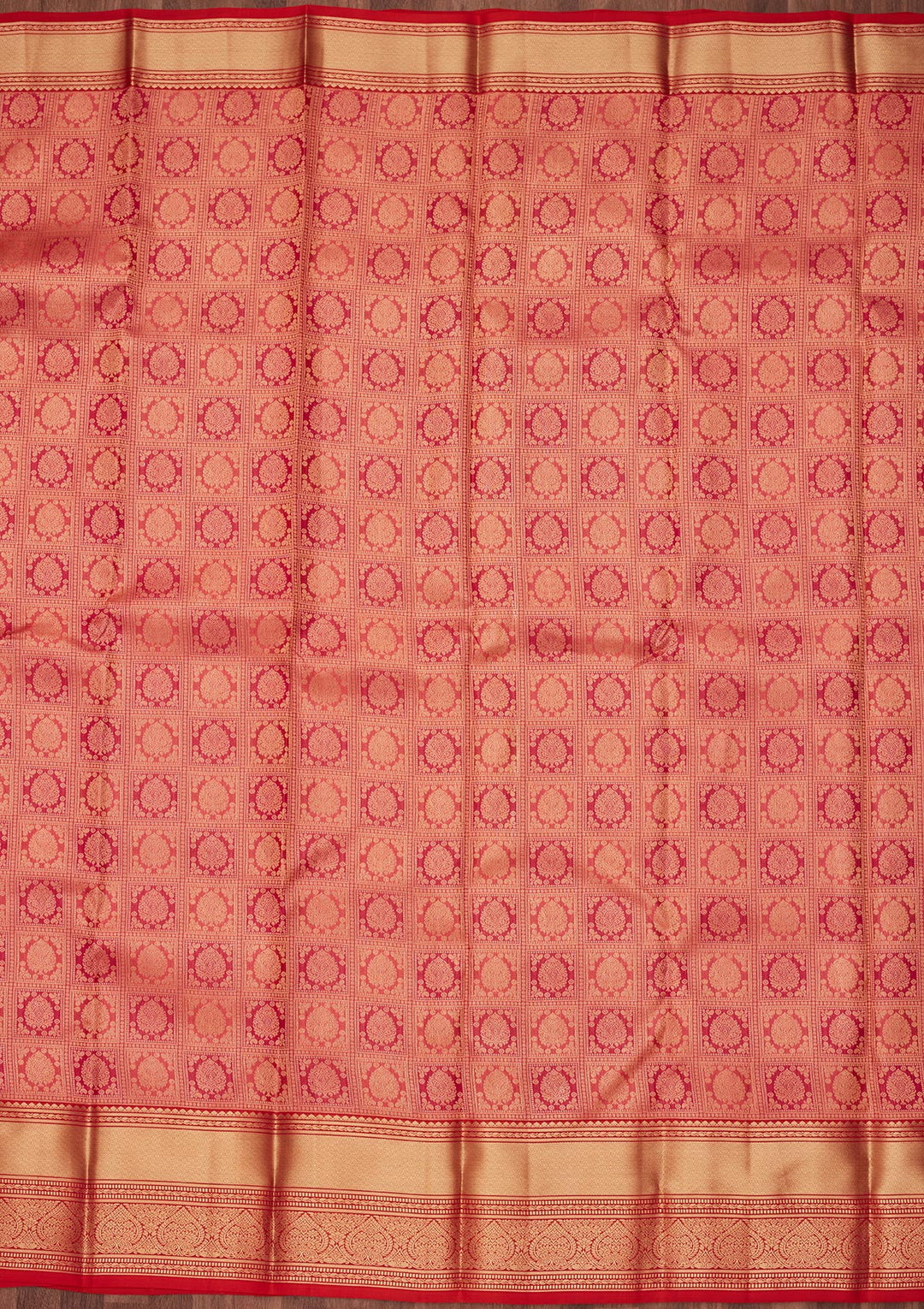 Onion Pink Silk Checks Saree With Matching Blouse Piece