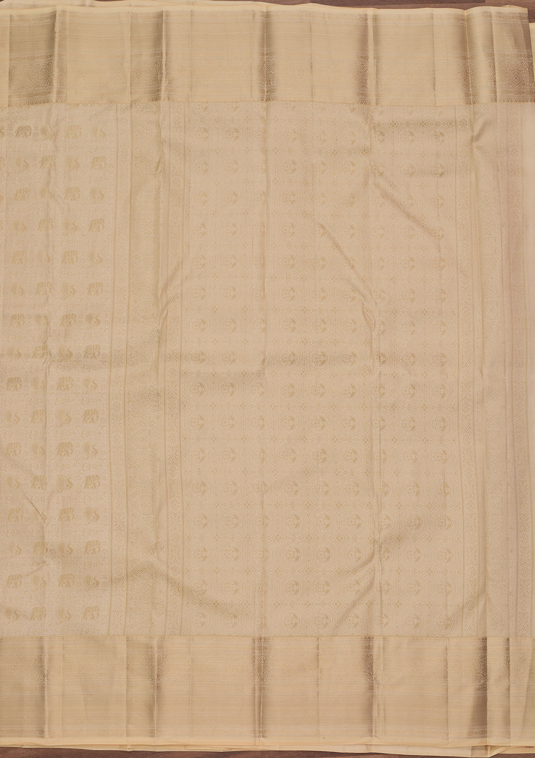 Cream Pure Silk Jaal Zariwork Saree With Matching Blouse Piece