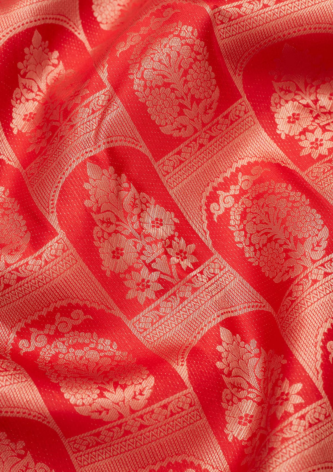 Red Pure Silk Jaal Zariwork Saree With Matching Blouse Piece