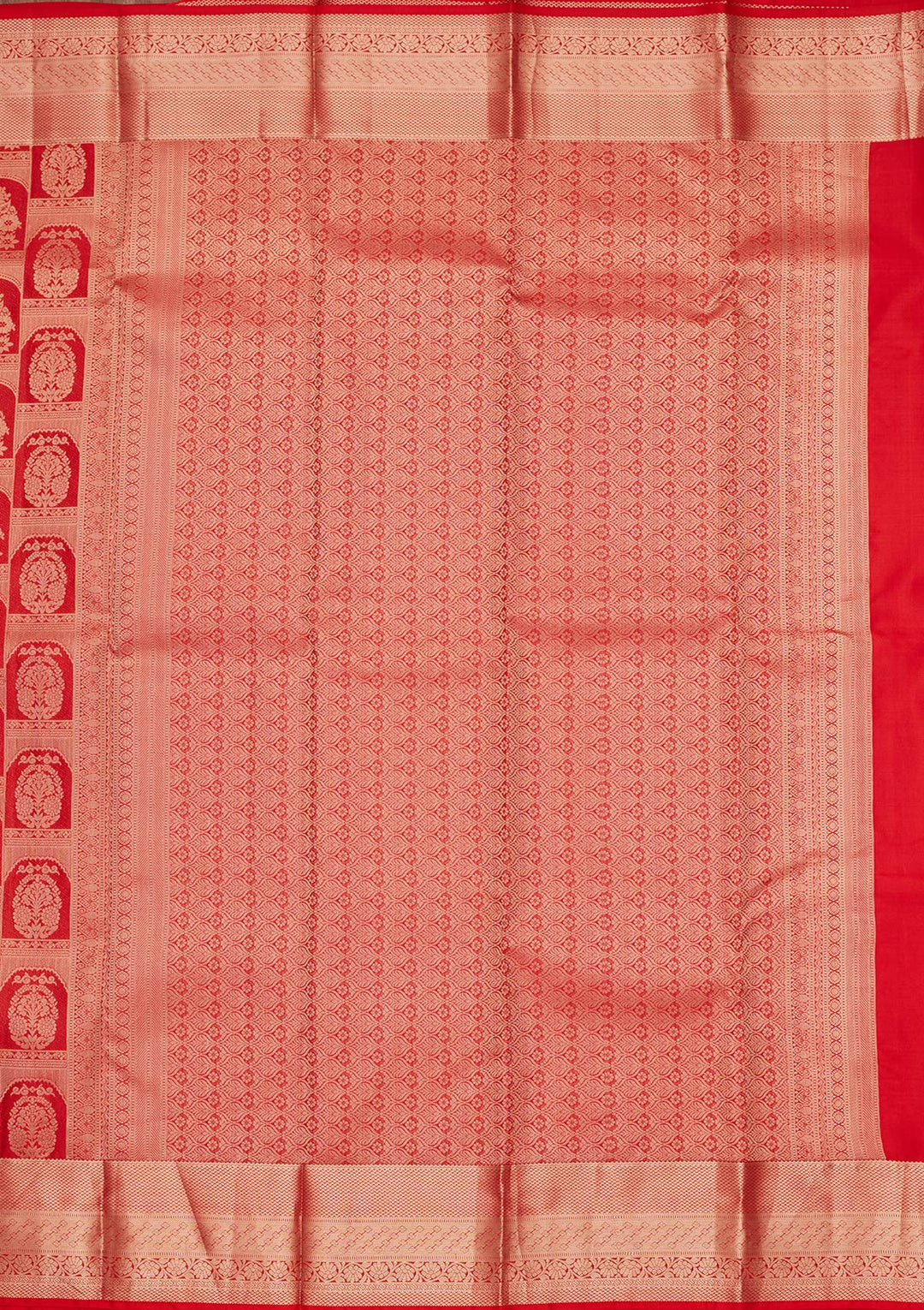 Red Pure Silk Jaal Zariwork Saree With Matching Blouse Piece