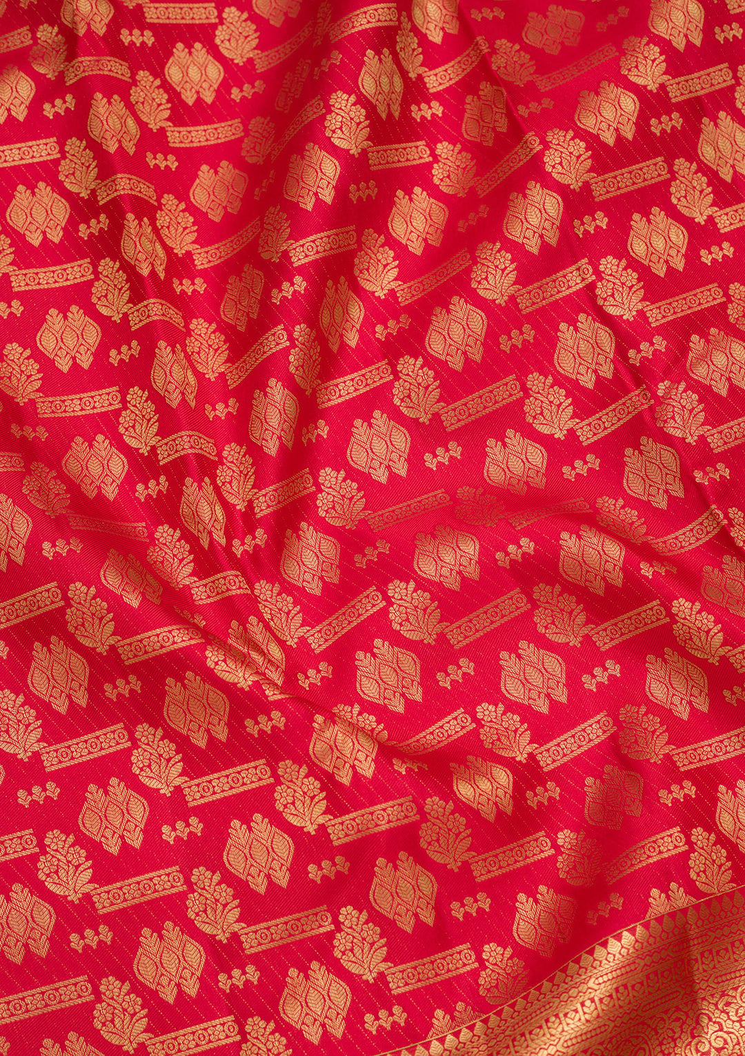 Red Silk Jaal Zariwork Saree With Matching Blouse Piece