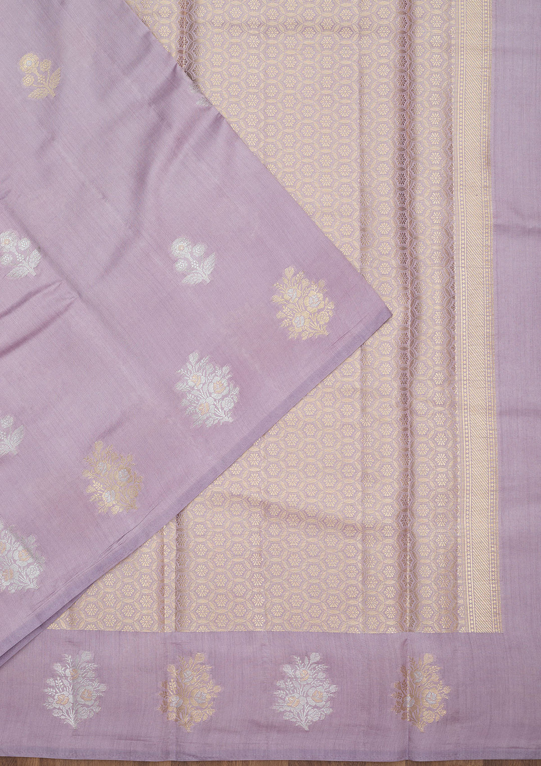 Lavender Silk Buti Silver Zariwork Saree With Matching Blouse Piece