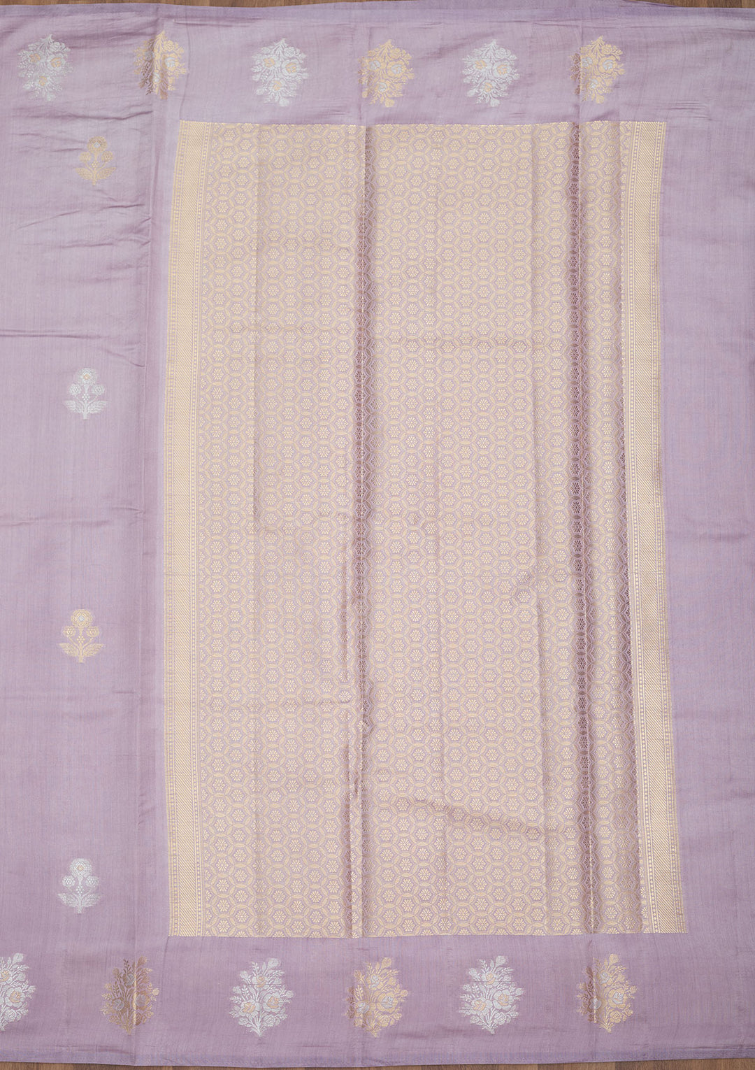 Lavender Silk Buti Silver Zariwork Saree With Matching Blouse Piece