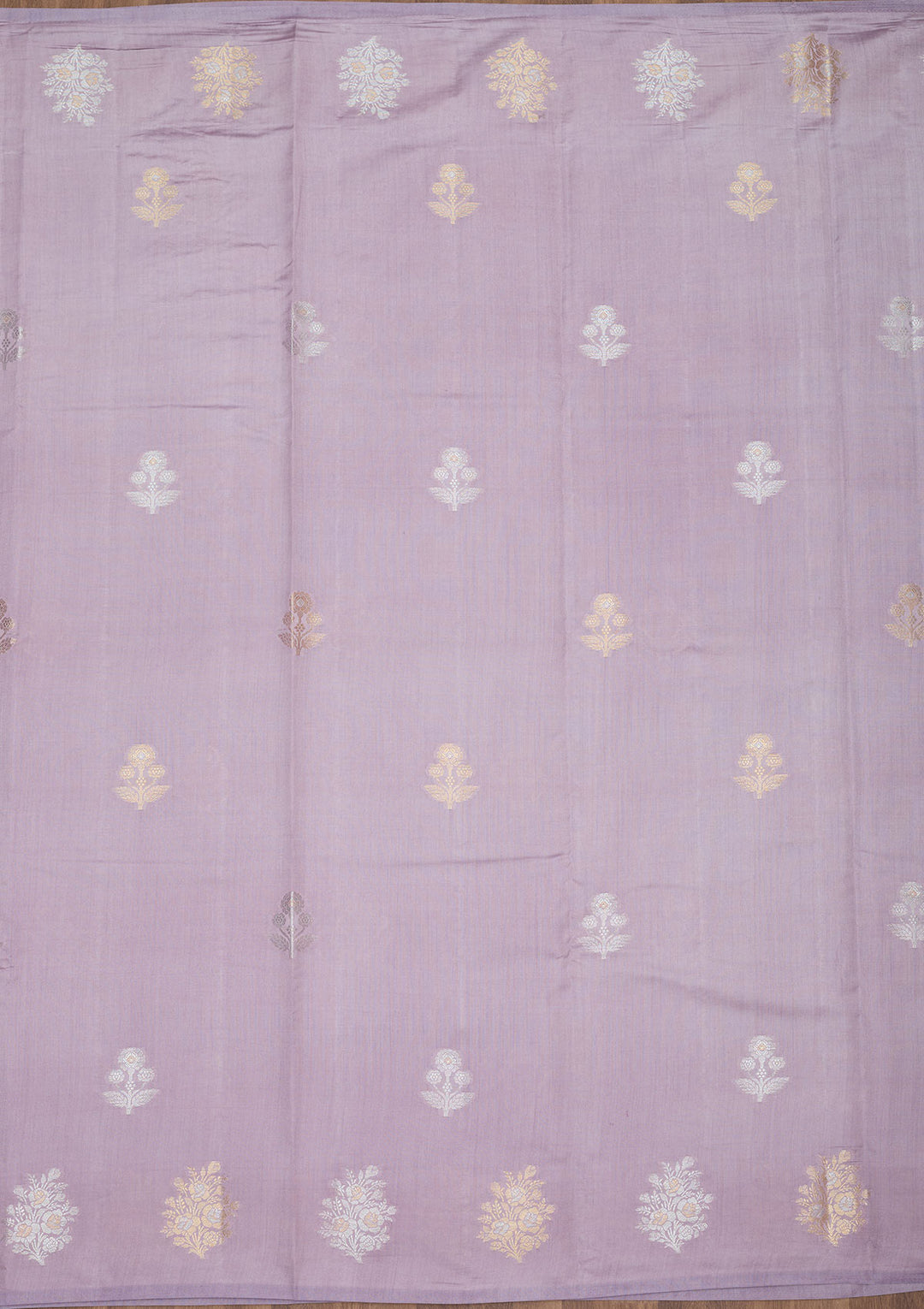 Lavender Silk Buti Silver Zariwork Saree With Matching Blouse Piece