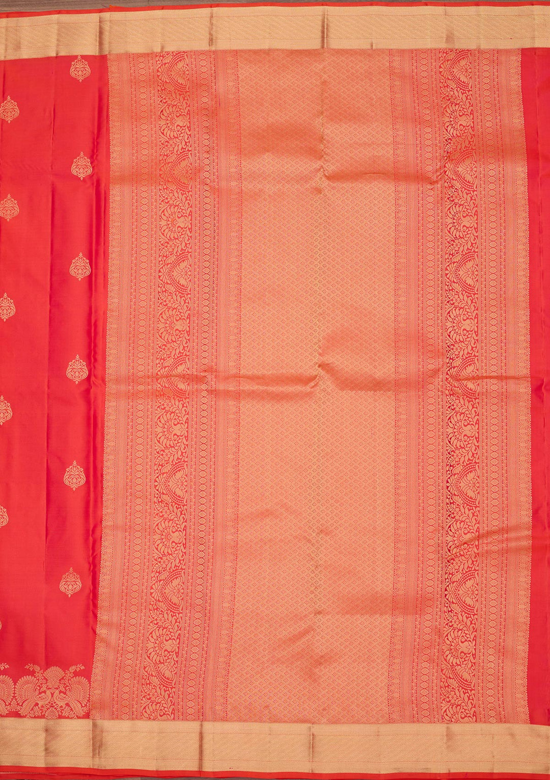 Red Pure Silk Buti Zariwork Saree With Matching Blouse Piece