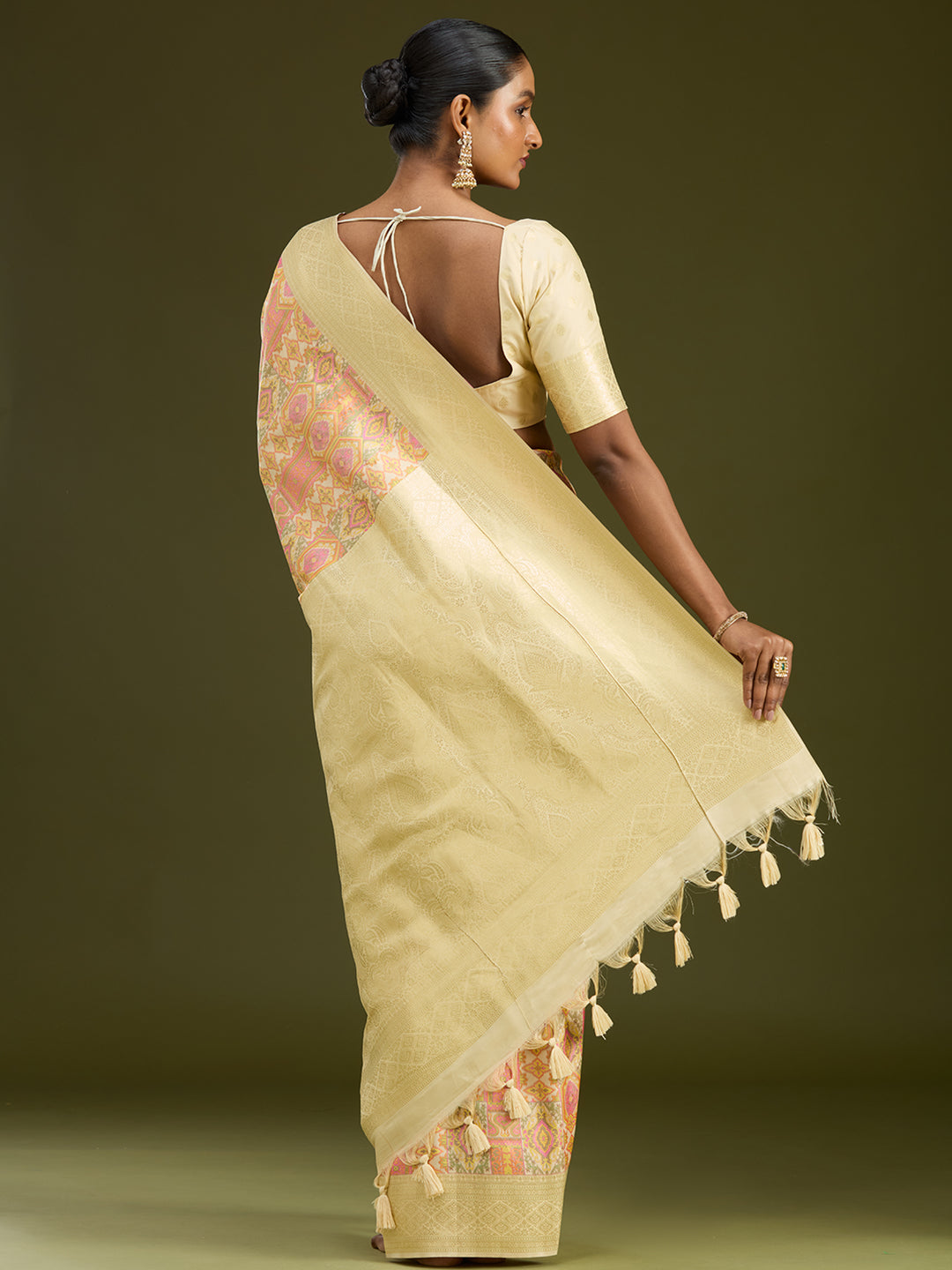 Cream Silk Jaal Printed Saree With Matching Blouse Piece