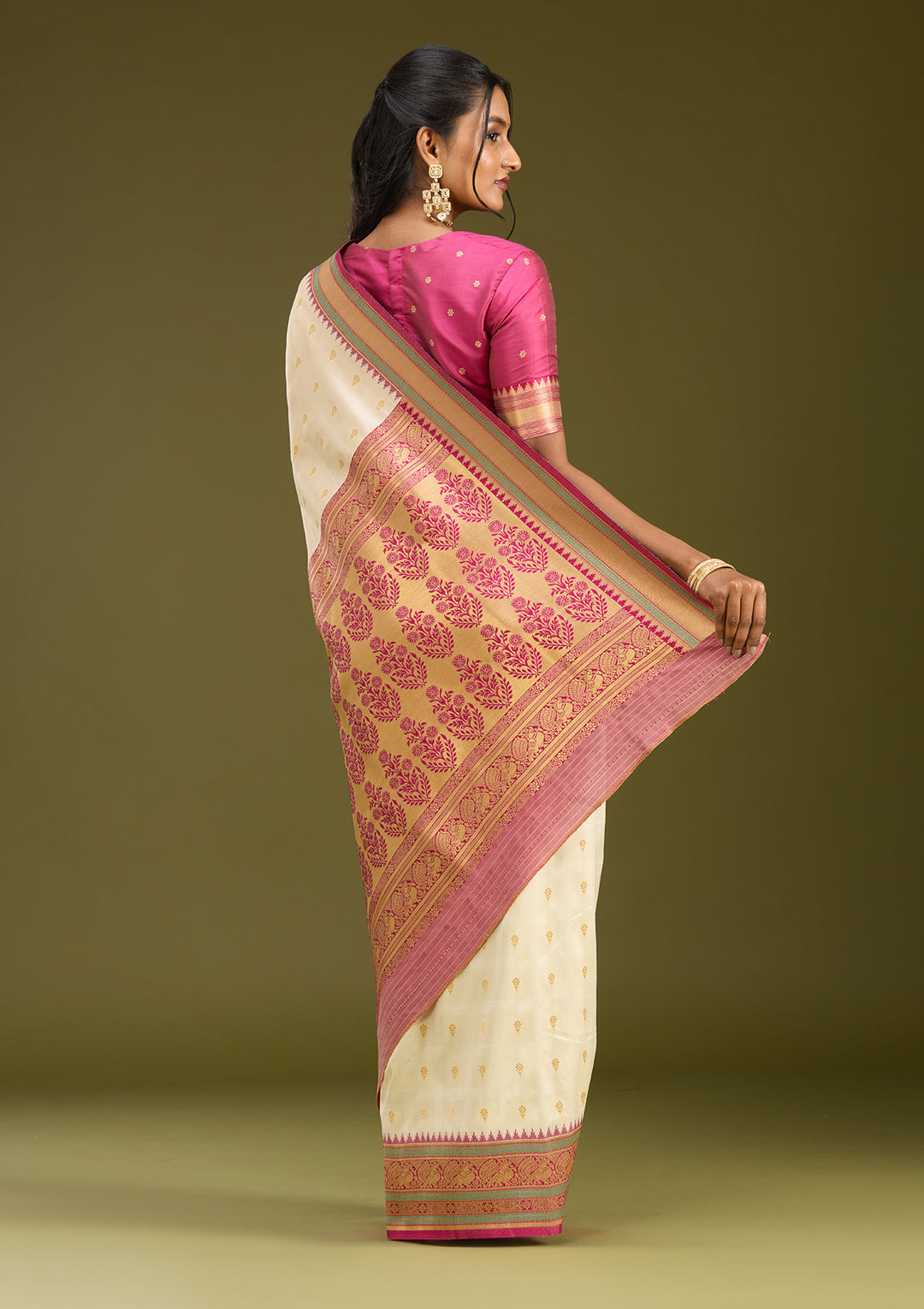 Off White Silk Buti Gold Zariwork Saree With Matching Blouse Piece