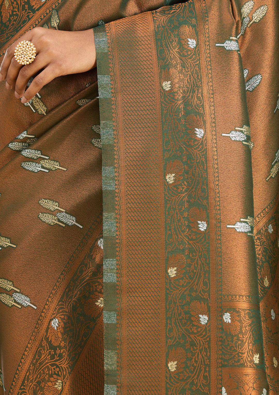 Mehendi Silk Buti Gold Zariwork Saree With Matching Blouse Piece
