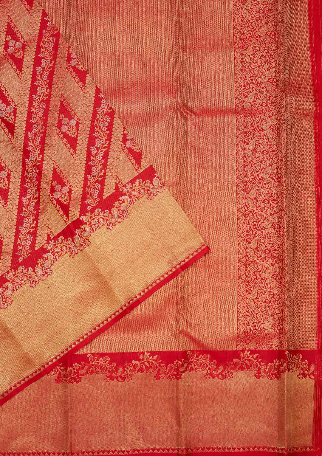 Red Silk Jaal Gold Zariwork Saree With Matching Blouse Piece