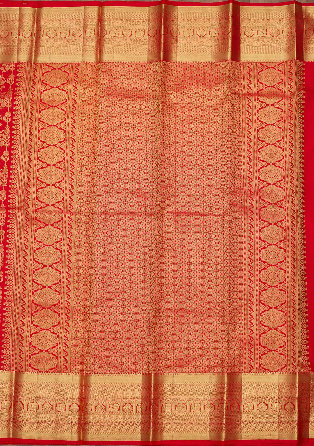 Red Silk Jaal Gold Zariwork Saree With Matching Blouse Piece