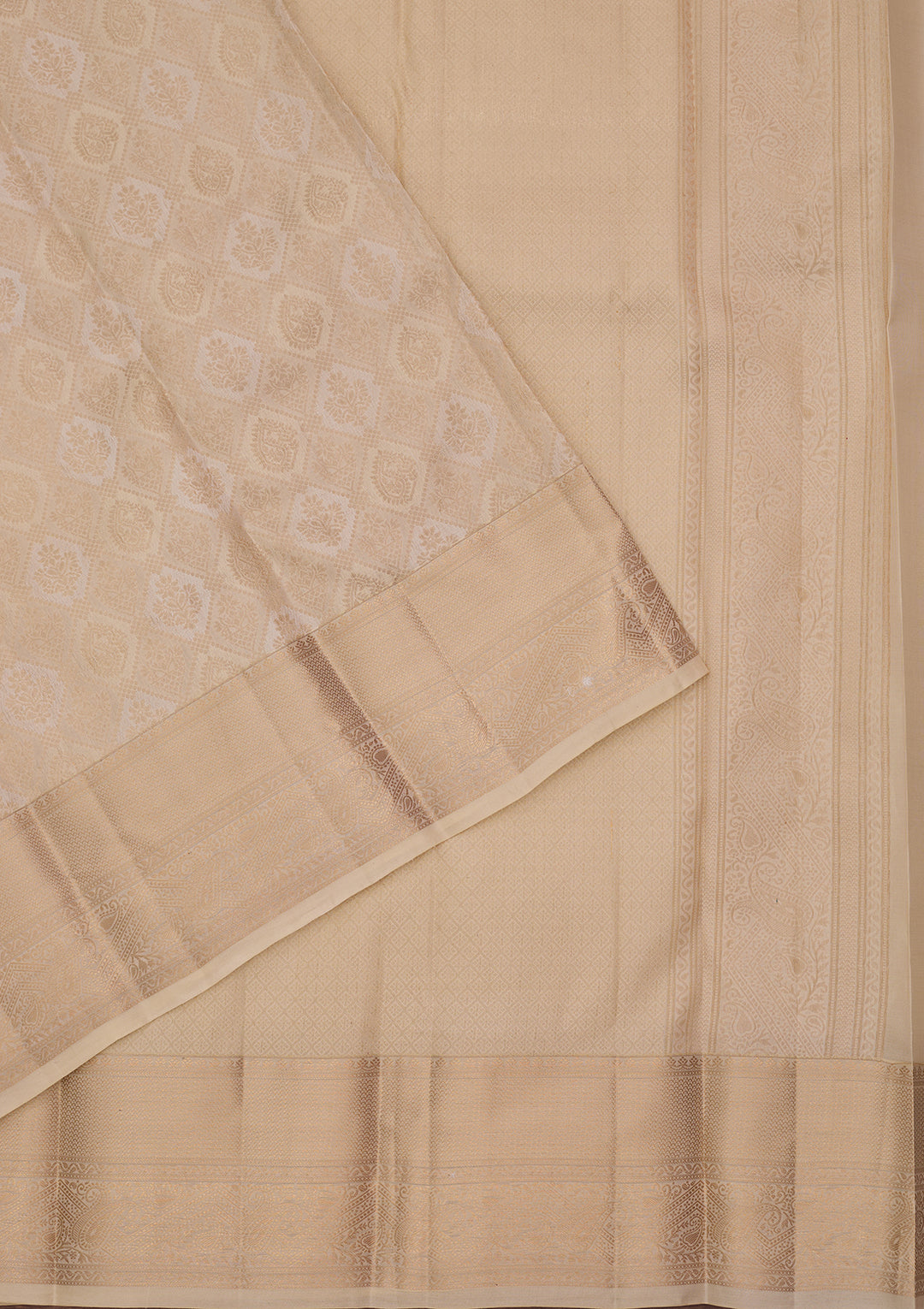 Cream Silk Checks Saree With Matching Blouse Piece