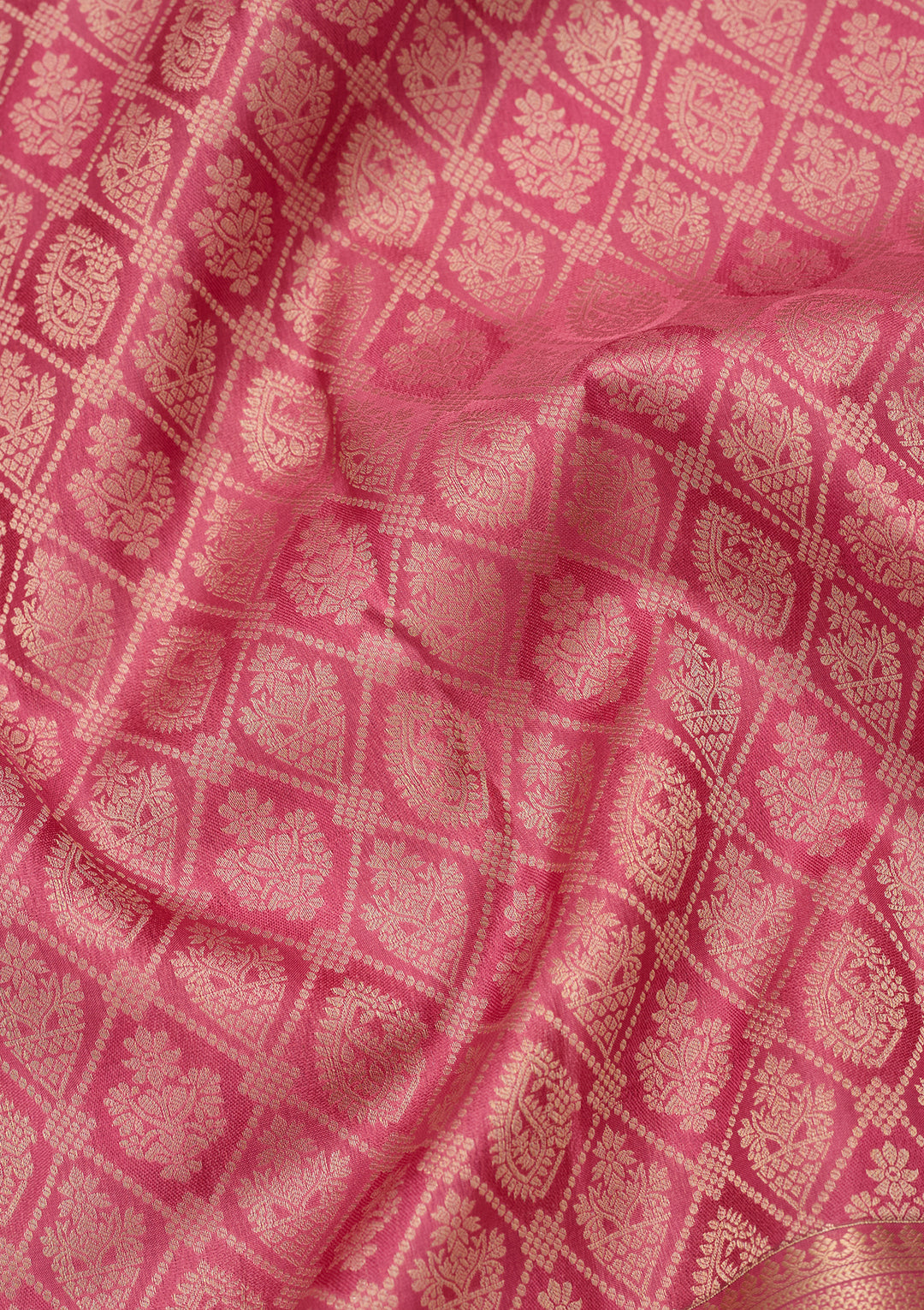 Onion Pink Silk Checks Saree With Matching Blouse Piece