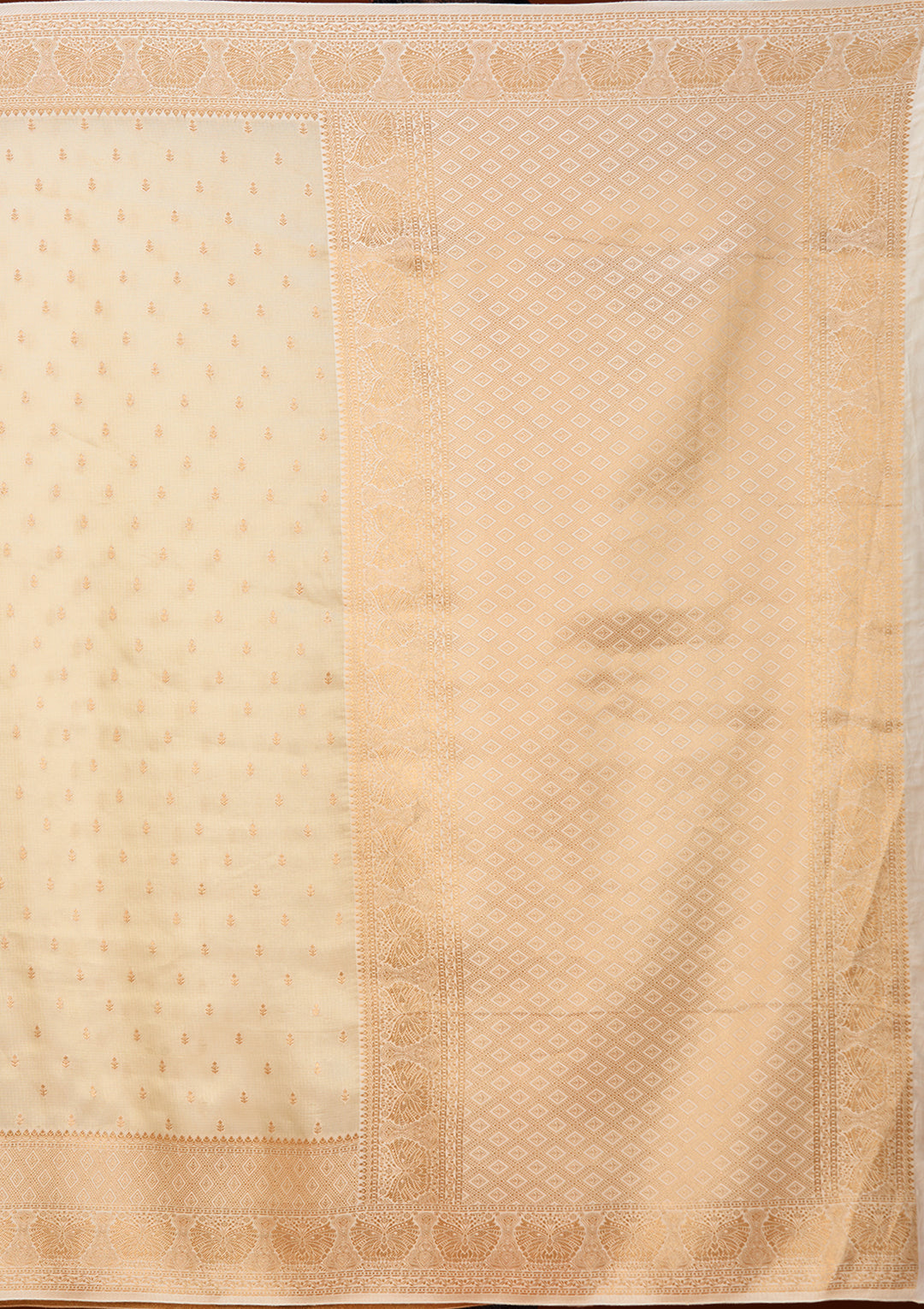 Off White Silk Buti Saree With Matching Blouse Piece