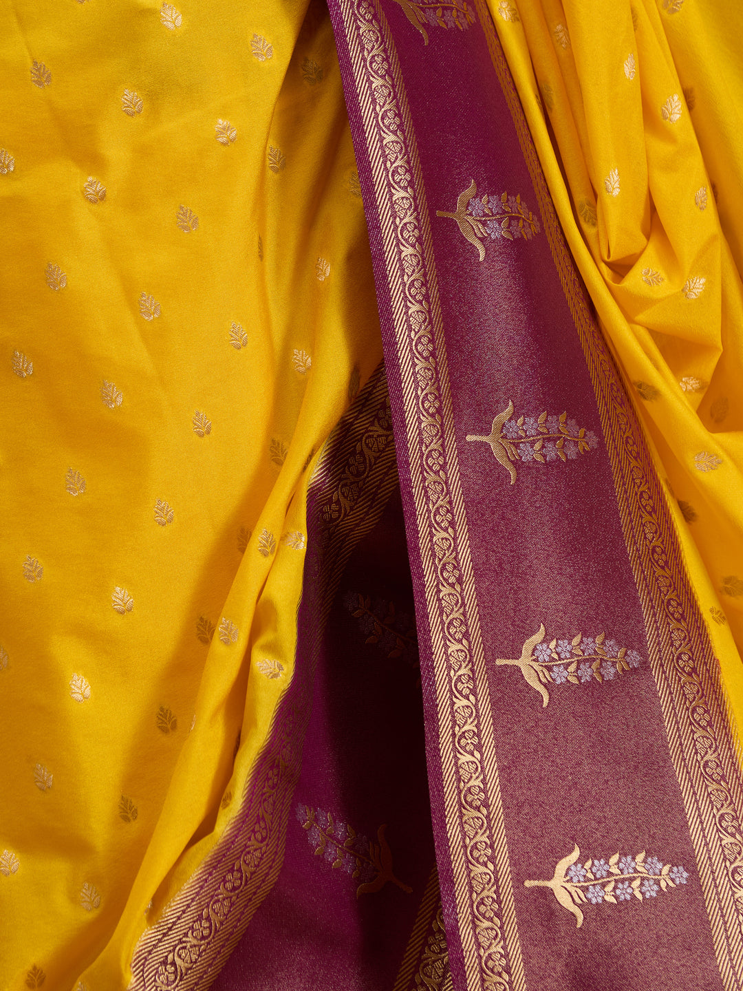Yellow Silk Buti Saree With Matching Blouse Piece