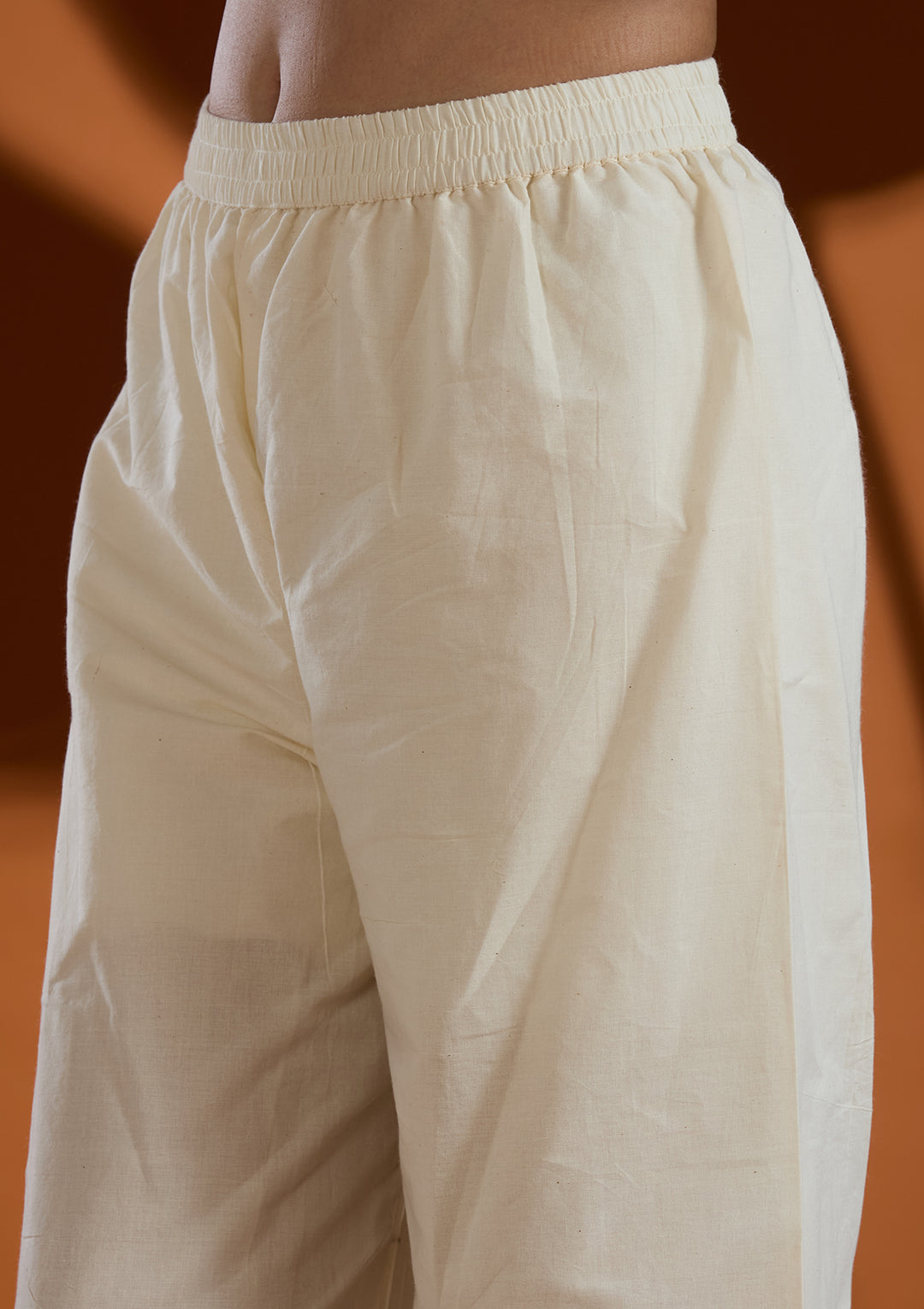 Off White Threadwork Chanderi Readymade Salwar Suit