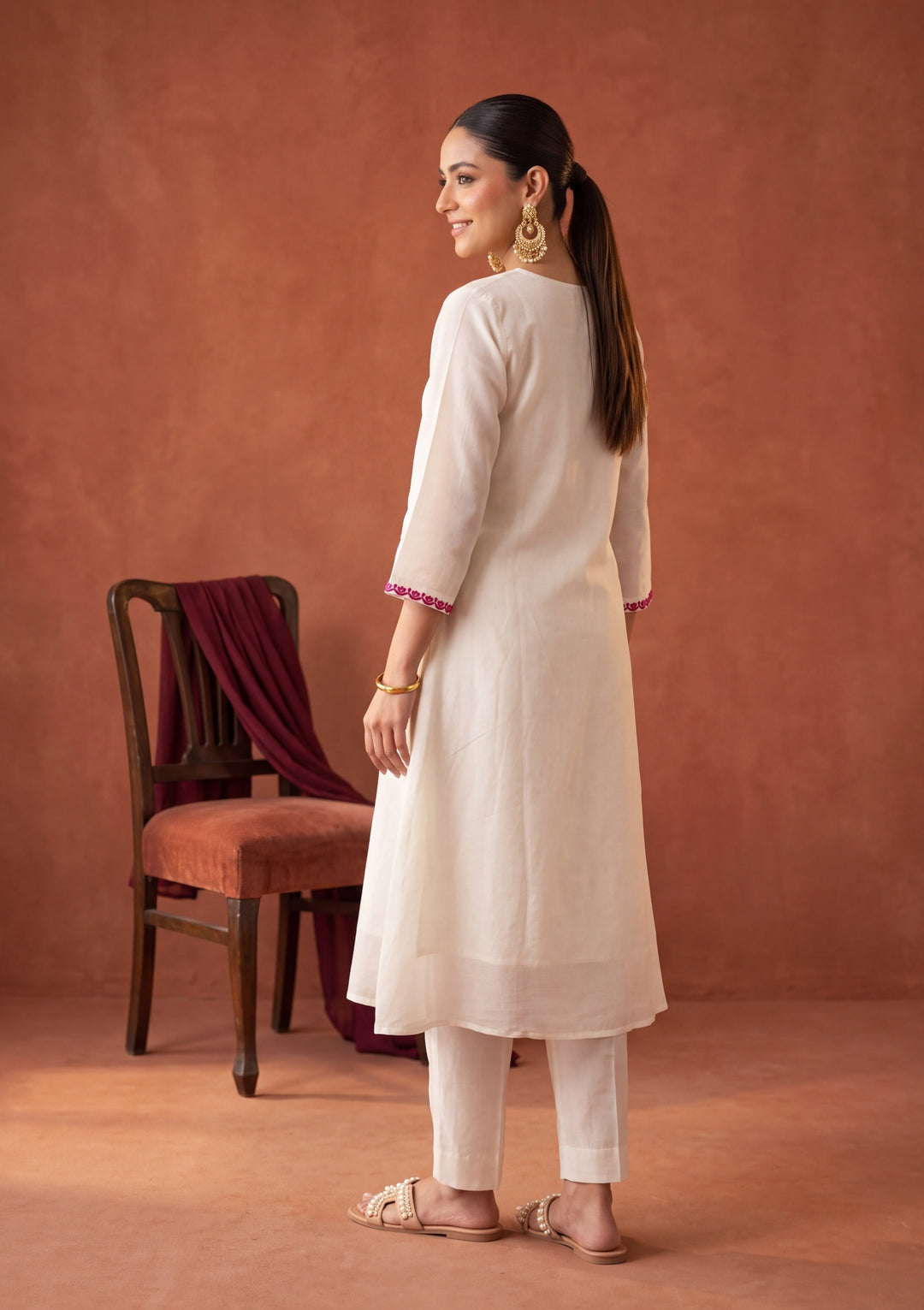 Off White Threadwork Chanderi Readymade Salwar Suit
