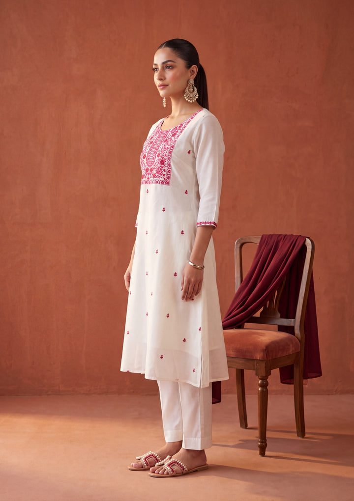 Off White Threadwork Chanderi Readymade Salwar Suit