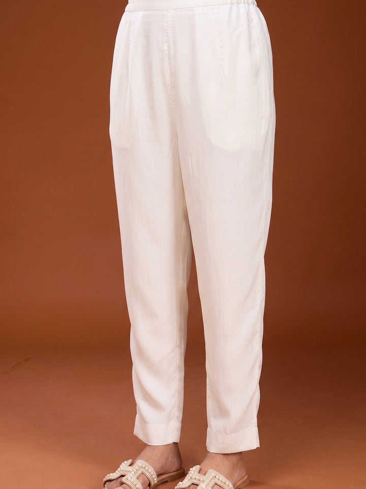 Off White Chanderi Threadwork Straight Kurta With Regular Pant And Dupatta