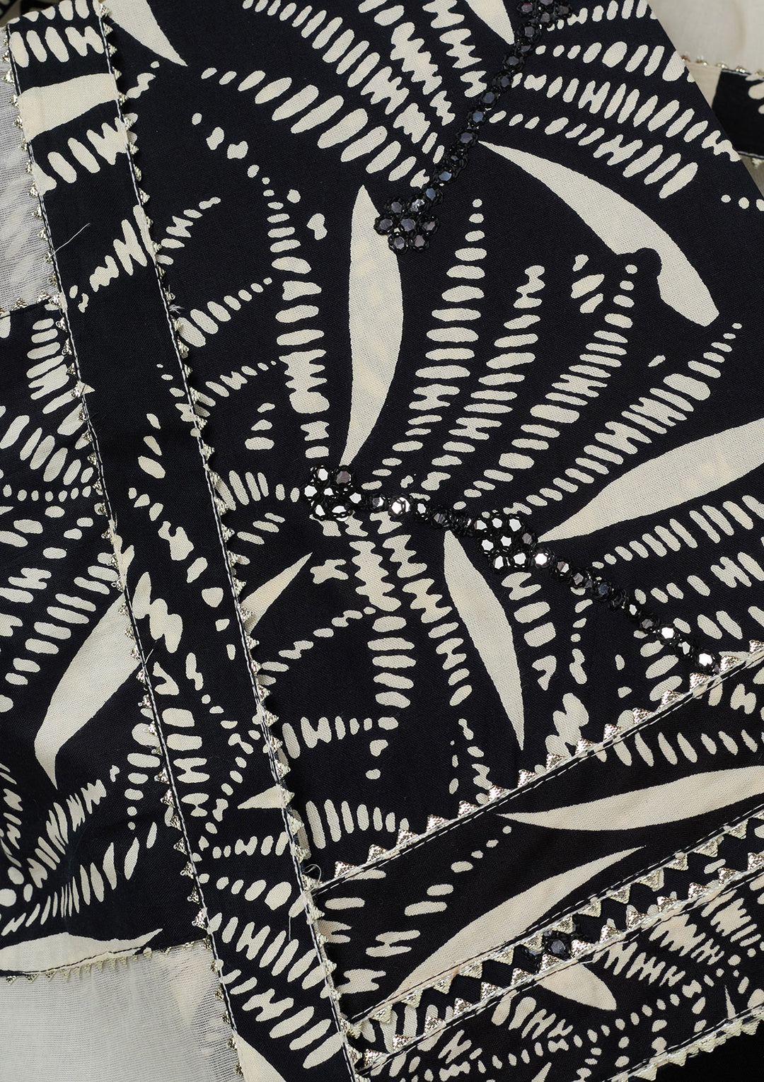 Off White Black Cotton Floral Threadwork Unstitched Dress Material With Matching Bottom And Dupatta