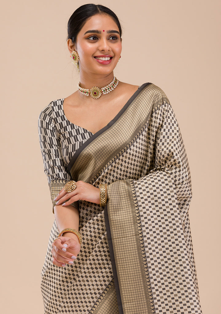 Koskii Orange Saree with Exquisite Threadwork – Traditional Elegance