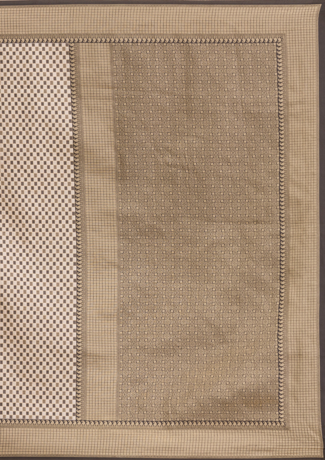 Koskii Orange Saree with Exquisite Threadwork – Traditional Elegance