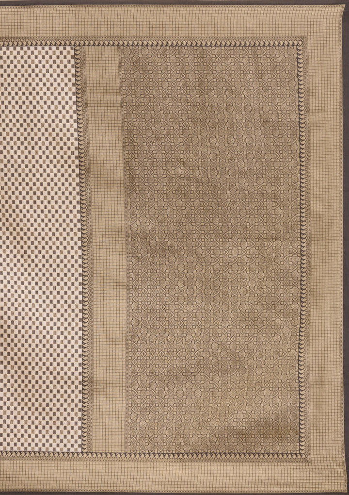Koskii Orange Saree with Exquisite Threadwork – Traditional Elegance