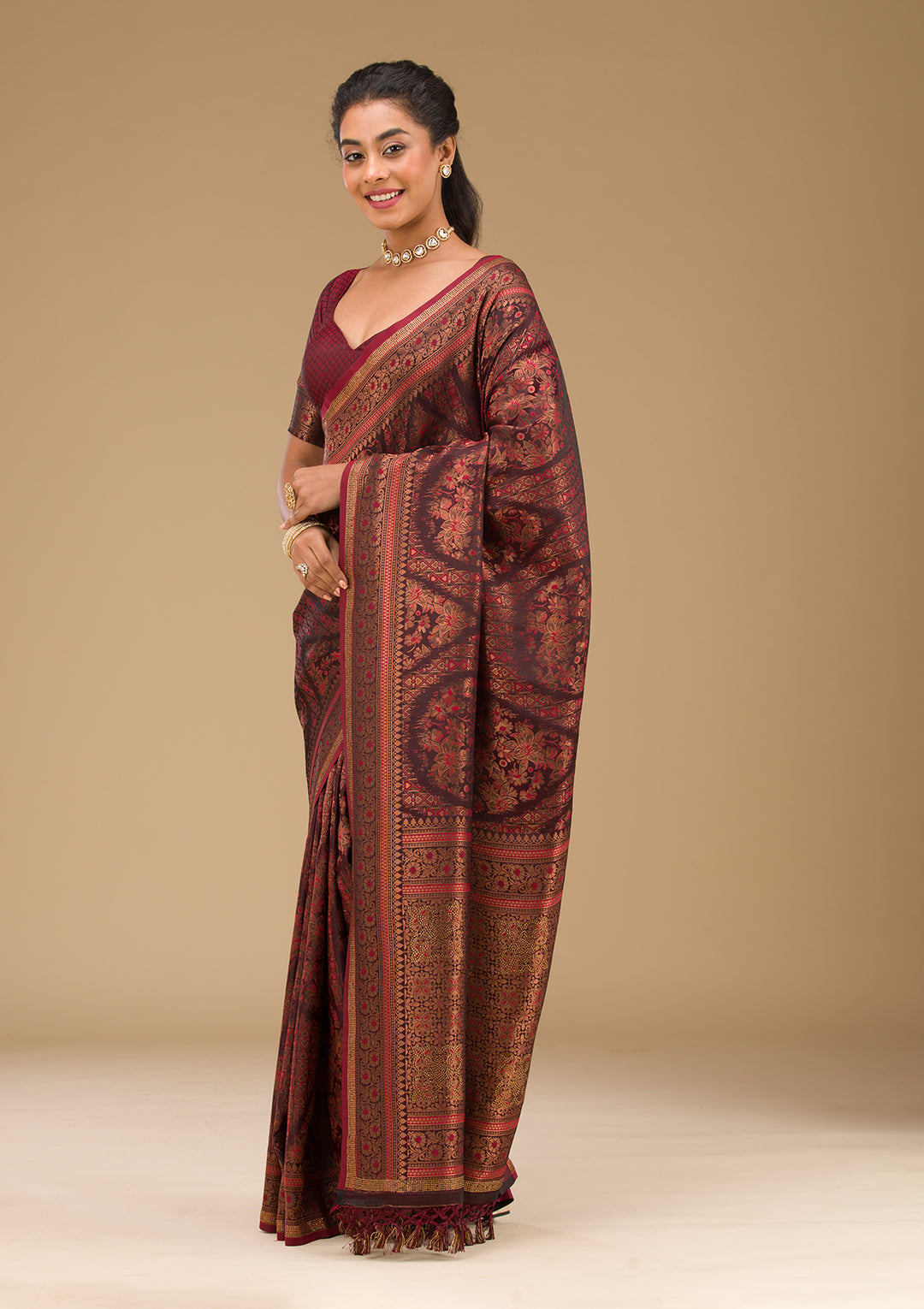 Koskii Orange Saree with Exquisite Threadwork – Traditional Elegance