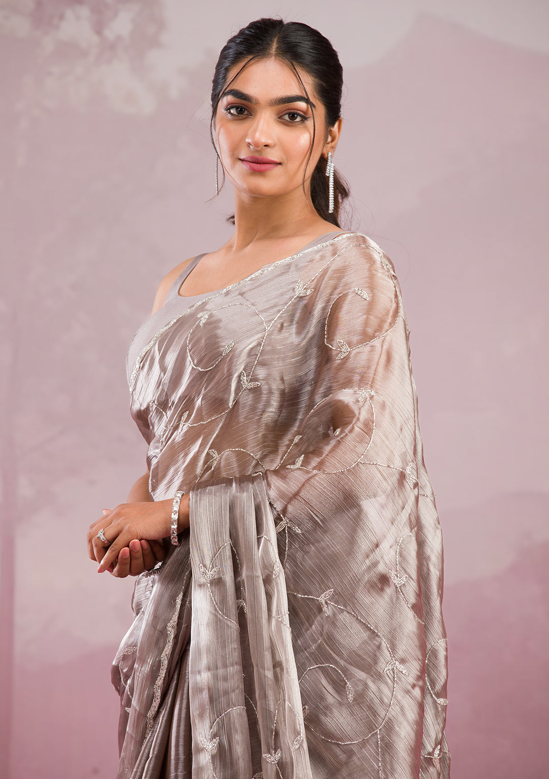 Koskii Organza Silver Saree – Elegant Cutdana Embroidery