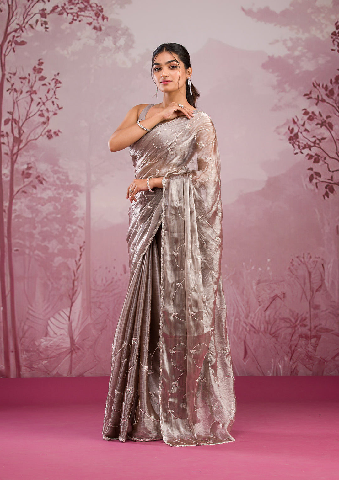 Koskii Organza Silver Saree – Elegant Cutdana Embroidery
