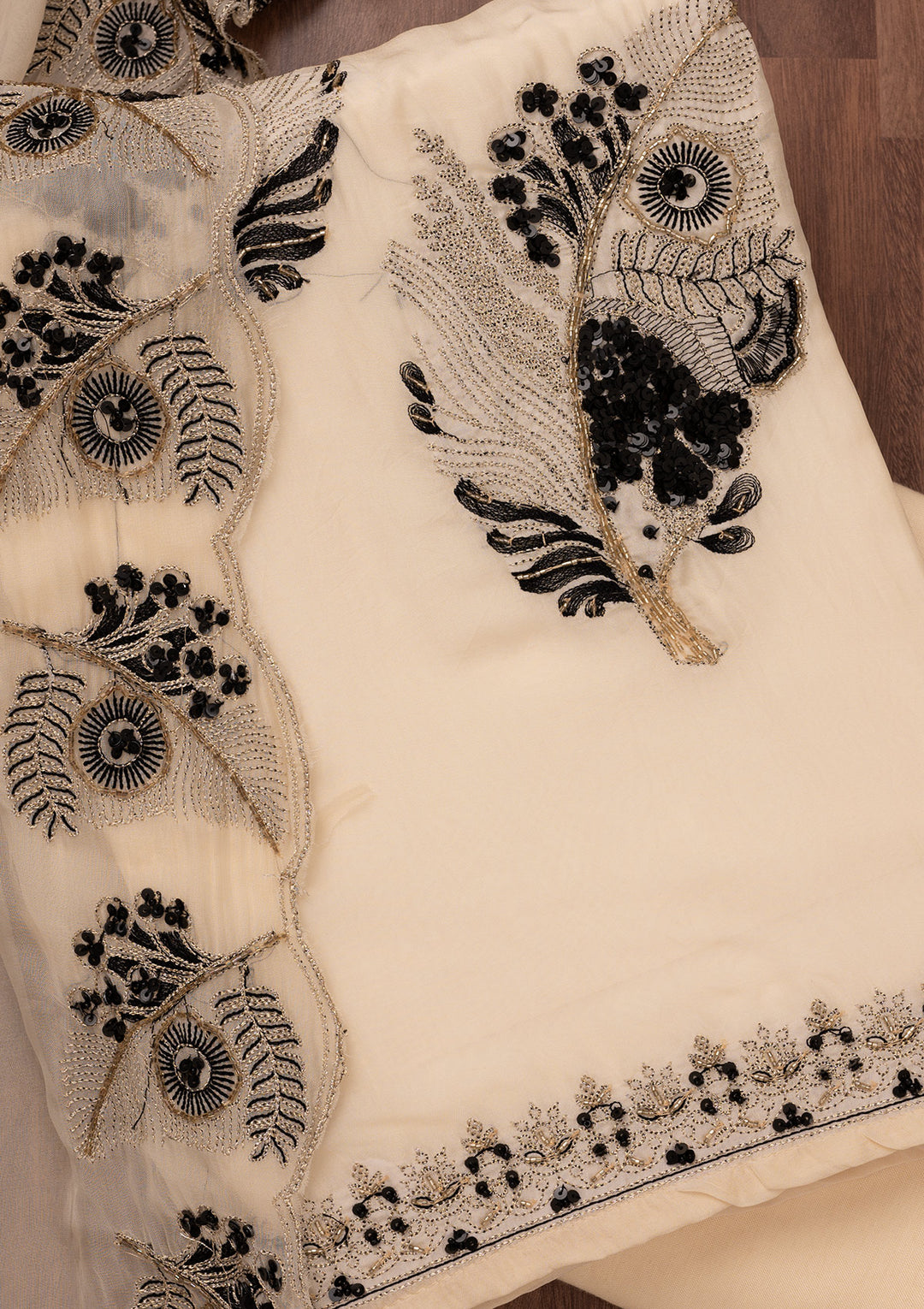 Off White Organza Threadwork Unstitched Dress Material With Matching Bottom And Dupatta