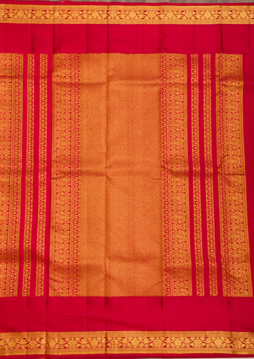 Off White Silk Buti Saree With Matching Blouse Piece