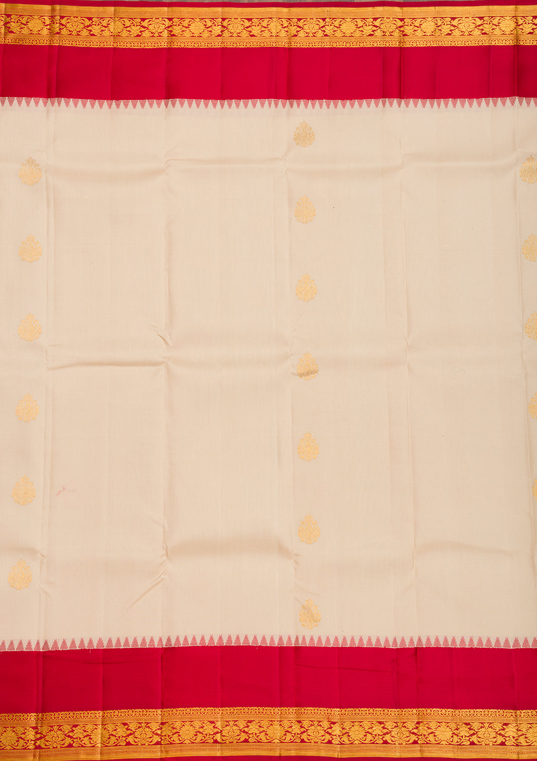 Off White Silk Buti Saree With Matching Blouse Piece