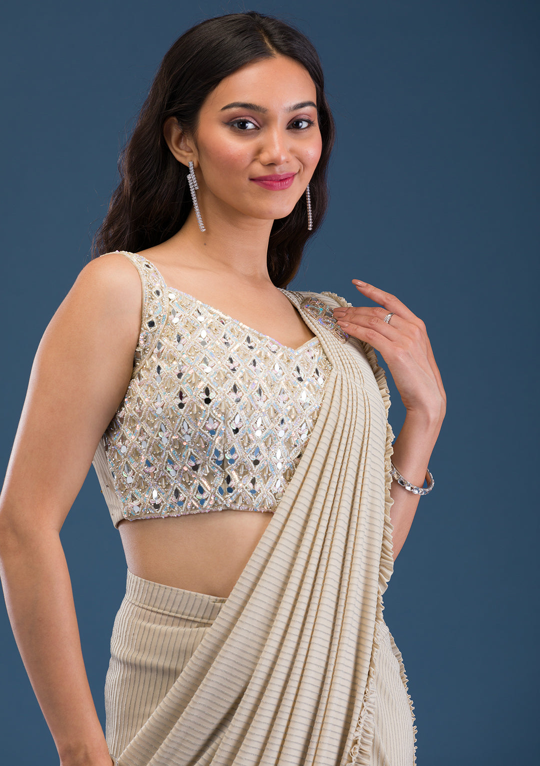 Koskii Beige Georgette Saree with Mirrorwork – Elegant Evening Wear