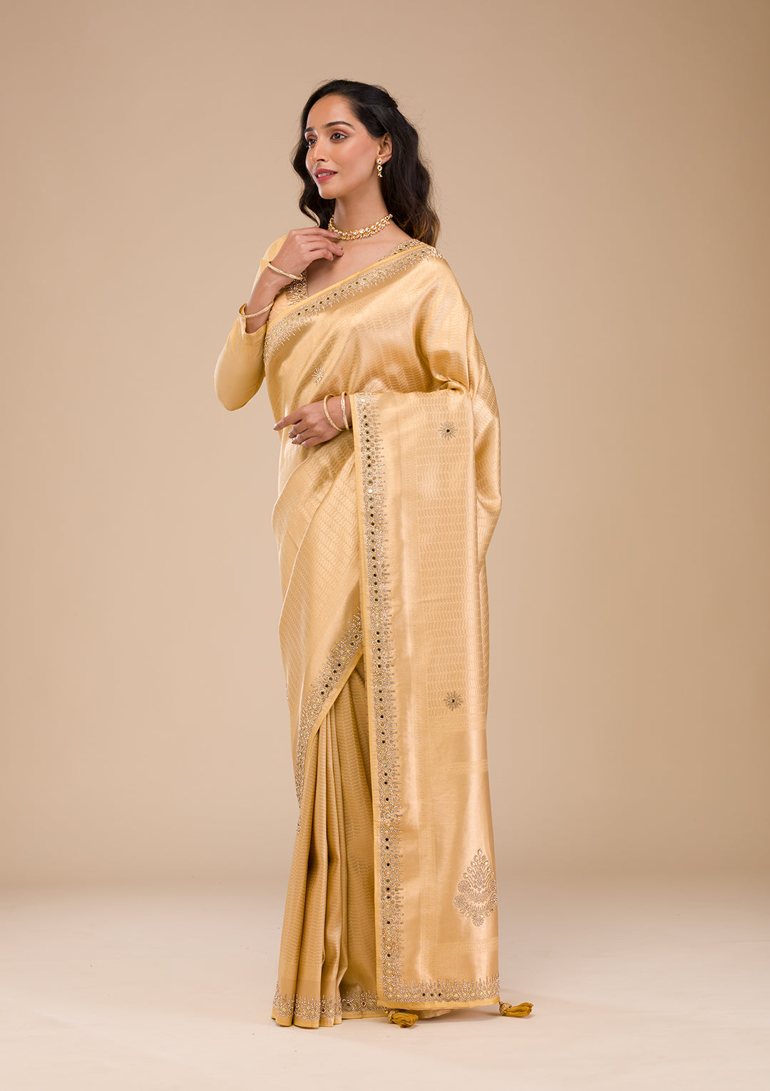 Koskii Orange Saree with Exquisite Threadwork – Traditional Elegance