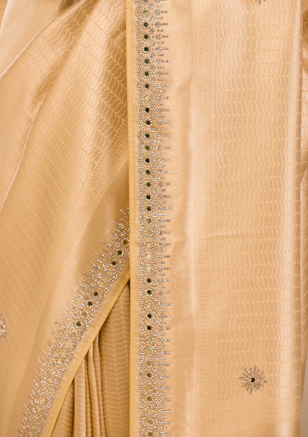 Koskii Orange Saree with Exquisite Threadwork – Traditional Elegance
