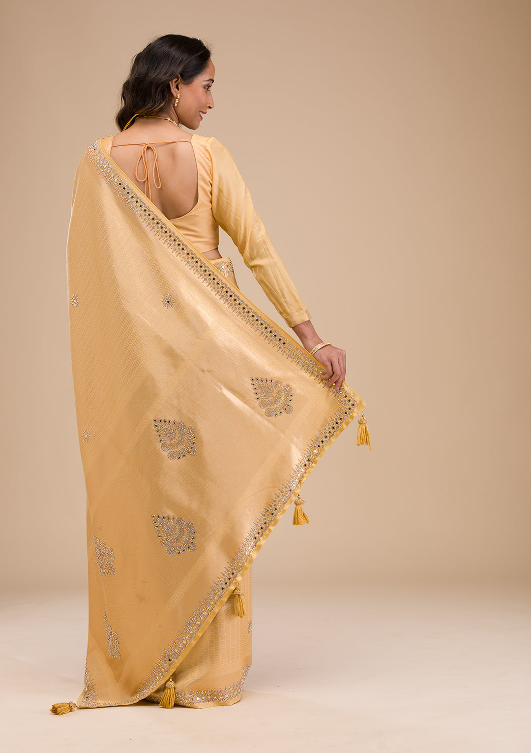 Koskii Orange Saree with Exquisite Threadwork – Traditional Elegance