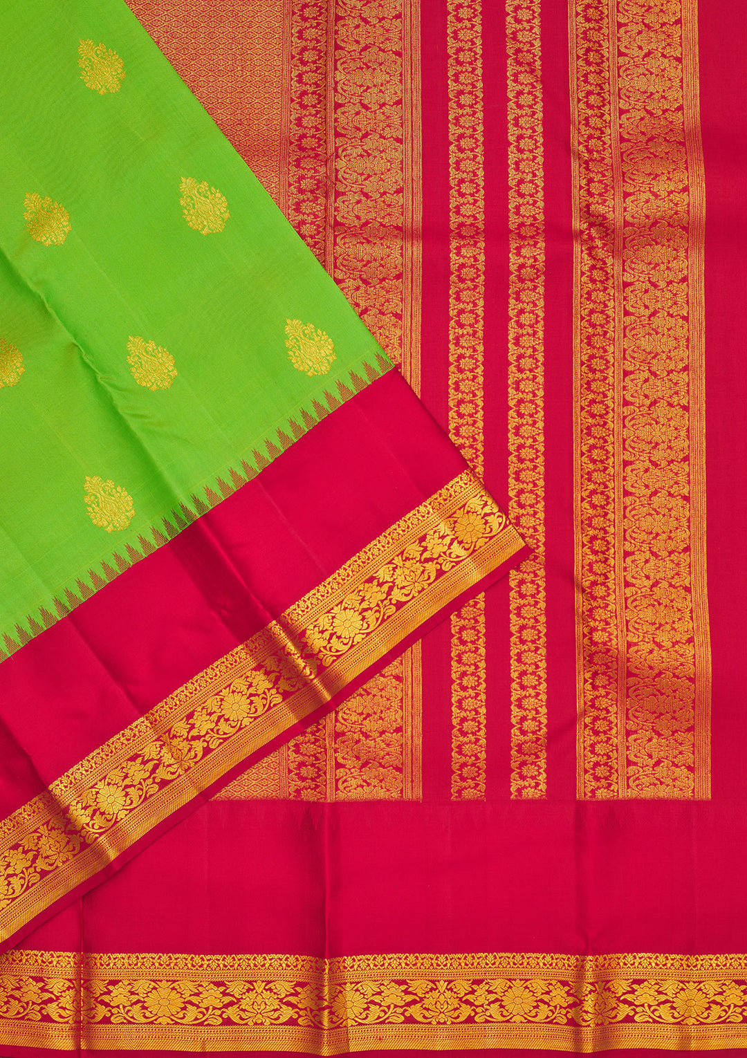 Green Silk Buti Saree With Matching Blouse Piece