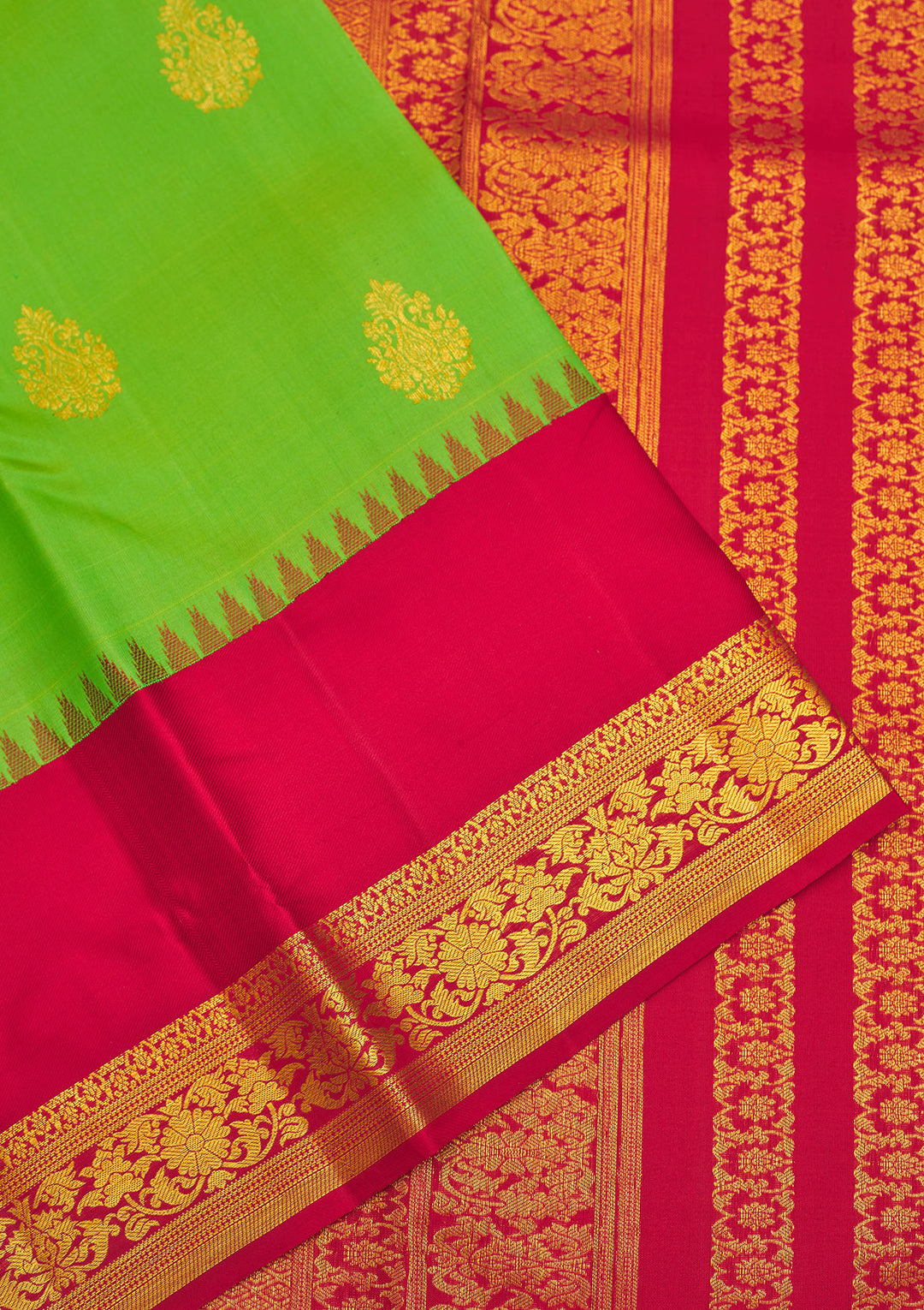 Green Silk Buti Saree With Matching Blouse Piece