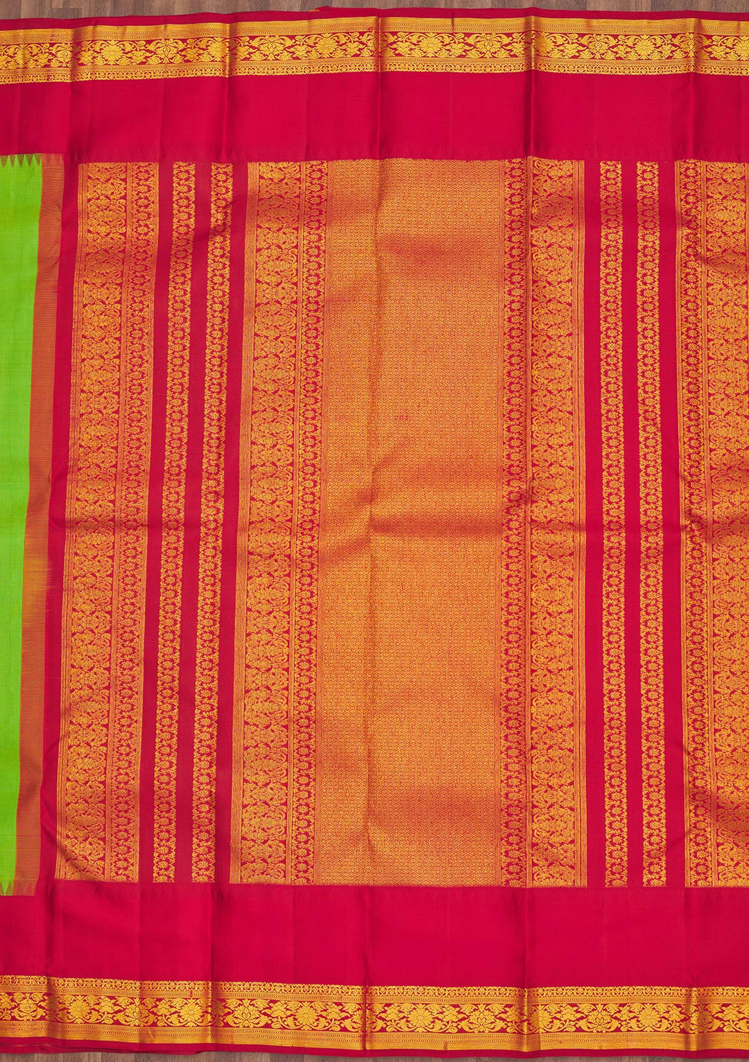 Green Silk Buti Saree With Matching Blouse Piece